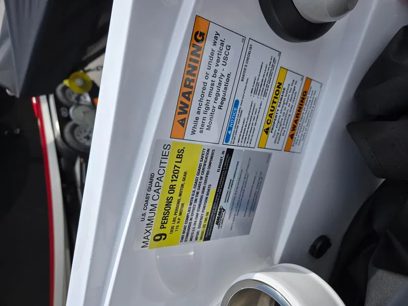 Slide: The Image of Hurricane SunDeck Sport 185 OB 2025 - 16