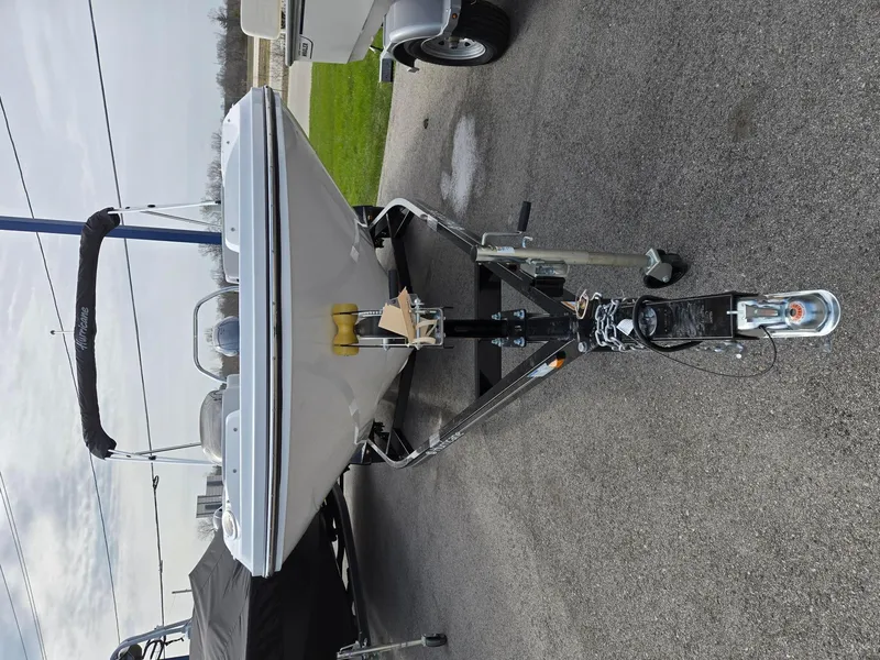 Slide: The Image of Hurricane SunDeck Sport 185 OB 2025 - 3