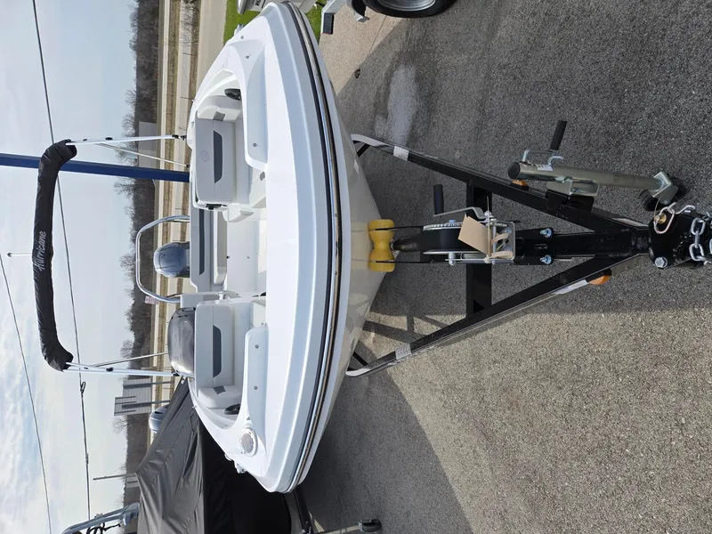 Slide: The Image of Hurricane SunDeck Sport 185 OB 2025 - 4