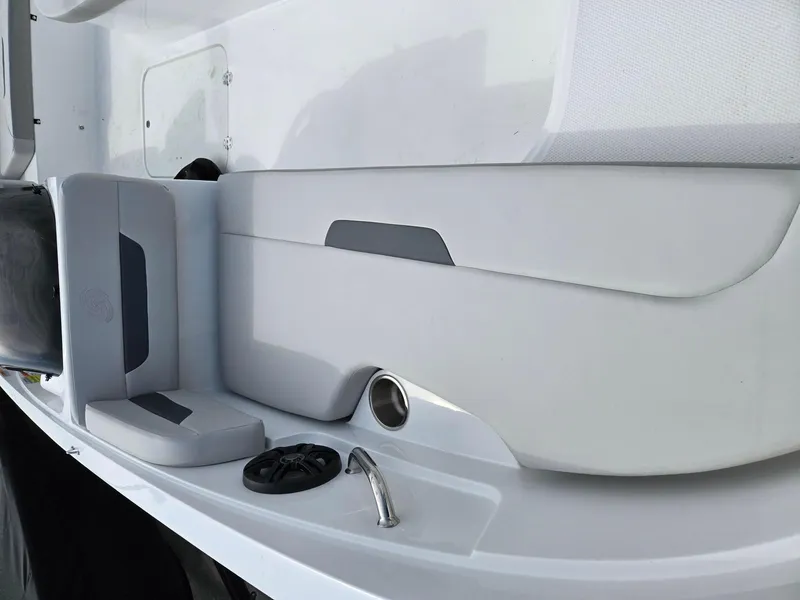 Slide: The Image of Hurricane SunDeck Sport 185 OB 2025 - 6