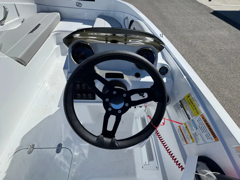 Slide: The Image of Hurricane SunDeck Sport 185 OB 2025 - 14