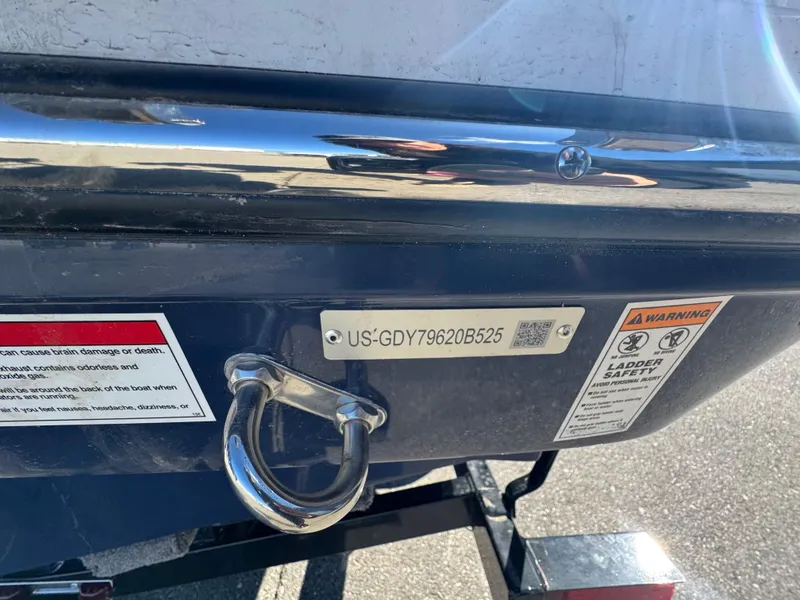 Slide: The Image of Hurricane SunDeck Sport 185 OB 2025 - 19