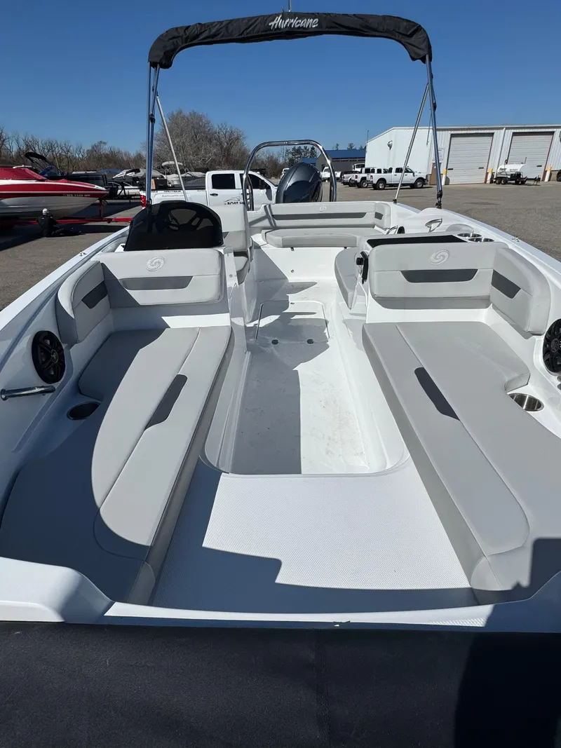 Slide: The Image of Hurricane SunDeck Sport 185 OB 2025 - 5