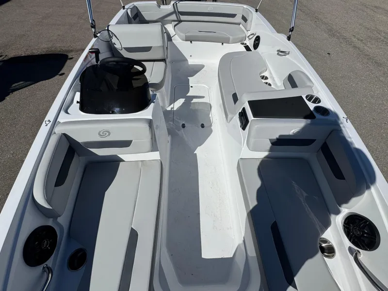 Slide: The Image of Hurricane SunDeck Sport 185 OB 2025 - 7