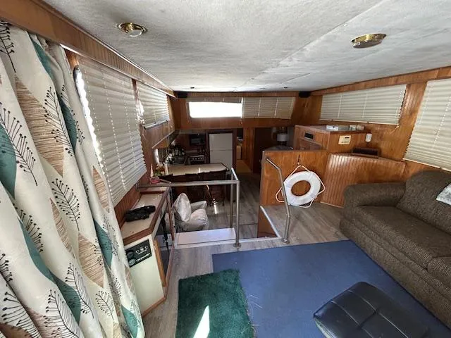 Slide: The Image of Interior of a 1995 Gibson 5500 SERIES houseboat with cozy seating and nautical decor. - 31