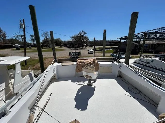 Slide: The Image of Gibson 5500 SERIES boat deck, 1995 model, with a central chair and clear blue sky. - 39