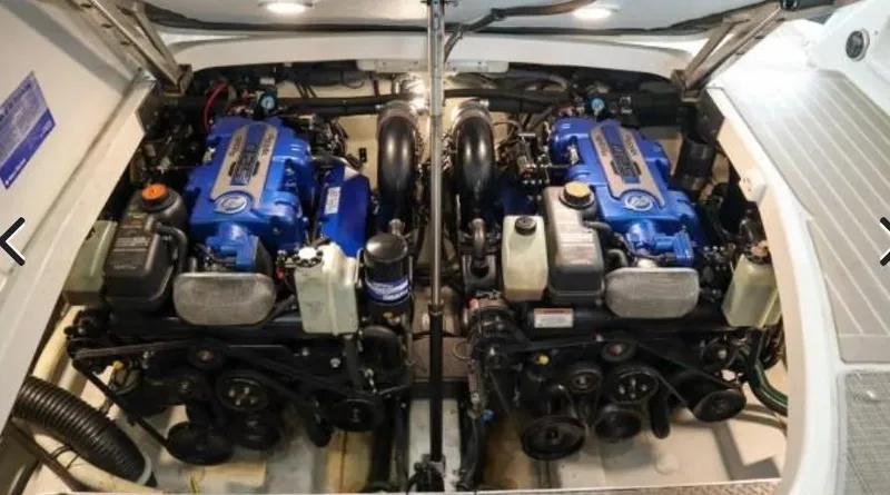 Slide: The Image of 2016 Formula 400 Super Sport engine compartment with dual blue engines. - 7