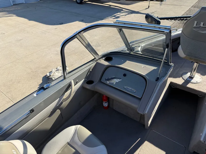 Slide: The Image of 2001 Lund 1950 Tyee Magnum GS ITS boat interior with seating and dashboard. - 25