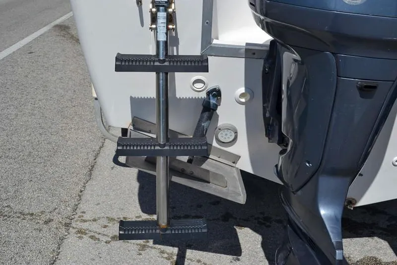 Slide: The Image of Boat ladder and motor on 2006 Clearwater 2500 WI CC. - 6
