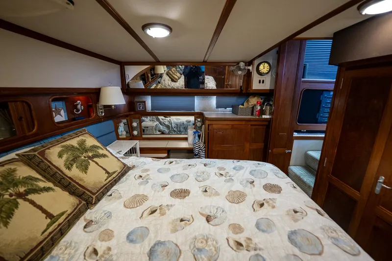 Slide: The Image of Carver 42 Aft Cabin Motor Yacht 1988 - 102