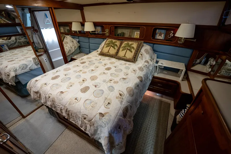 Slide: The Image of Carver 42 Aft Cabin Motor Yacht 1988 - 85