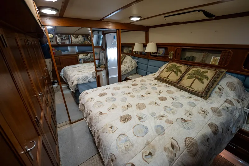 Slide: The Image of Carver 42 Aft Cabin Motor Yacht 1988 - 87