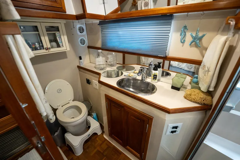 Slide: The Image of Carver 42 Aft Cabin Motor Yacht 1988 - 93