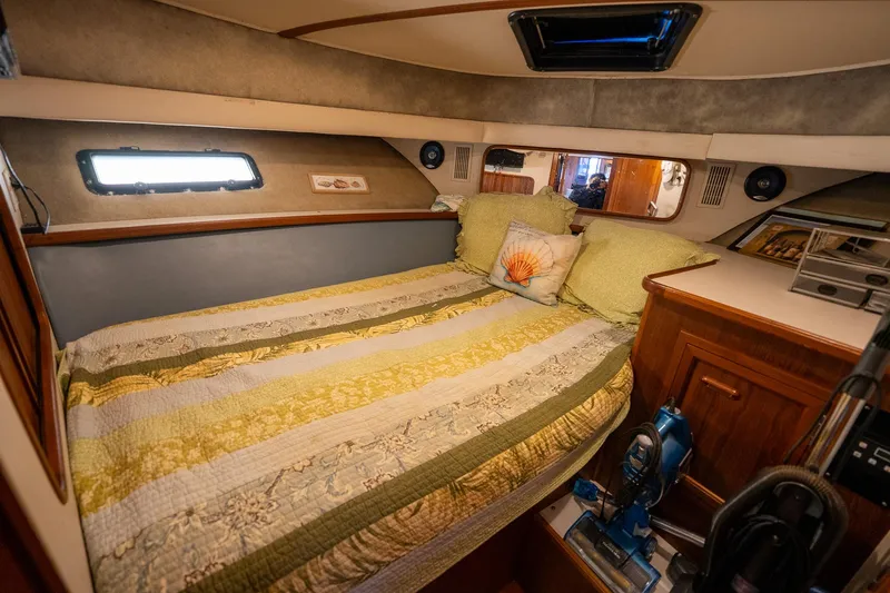 Slide: The Image of Carver Yachts 42 Aft Cabin Motor Yacht 1988 - 80