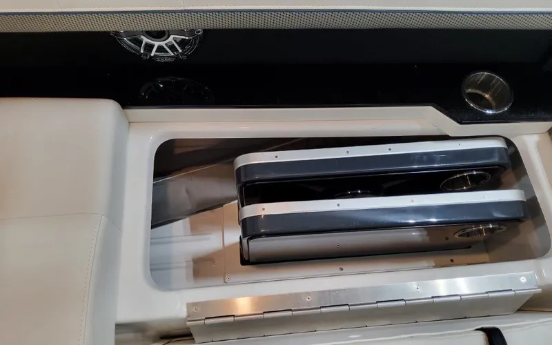 Slide: The Image of Formula 310 Bowrider I/O 2025 - 51