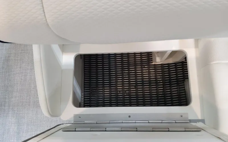 Slide: The Image of Formula 310 Bowrider I/O 2025 - 52