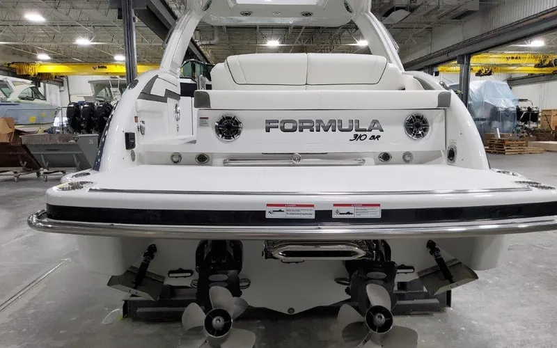 Slide: The Image of Formula 310 Bowrider I/O 2025 - 64