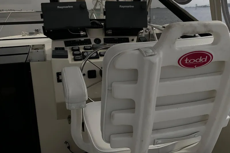 Slide: The Image of Captain's chair and control panel of 2001 Carolina Classic 28 boat. - 6