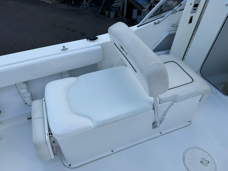 Slide: The Image of 2014 Sea Hunt Escape 235 SE boat seating area with white upholstery. - 6