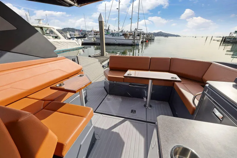 Slide: The Image of Cruisers 38 GLS South Beach IO 2022 - 17