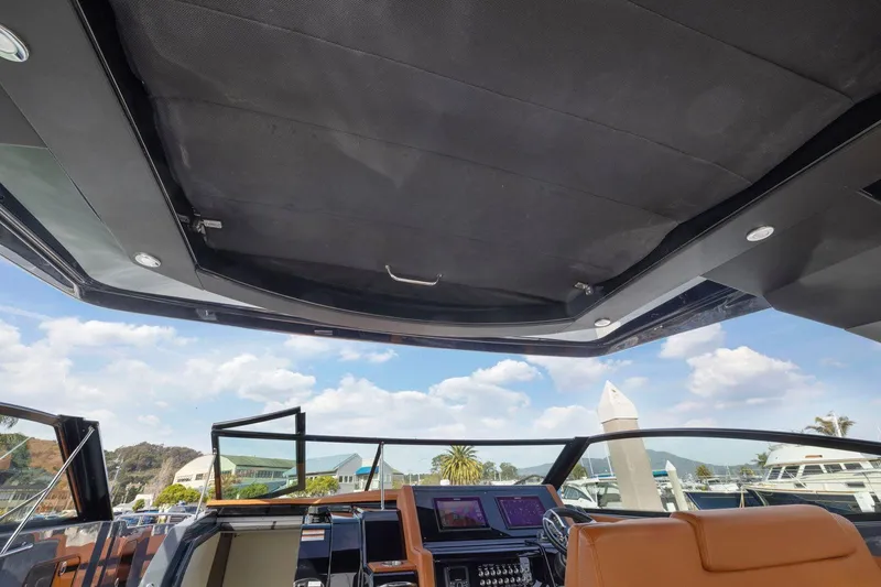 Slide: The Image of Cruisers 38 GLS South Beach IO 2022 - 25