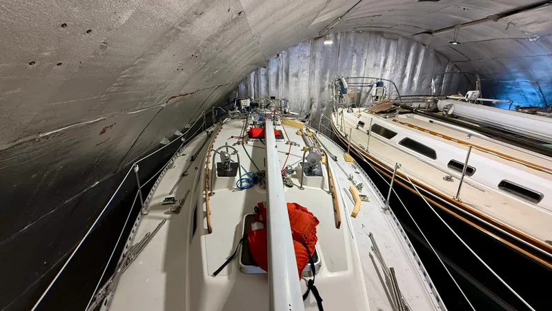 Slide: The Image of 1989 J Boats J/40 sailboat stored in a covered facility alongside other vessels. - 18