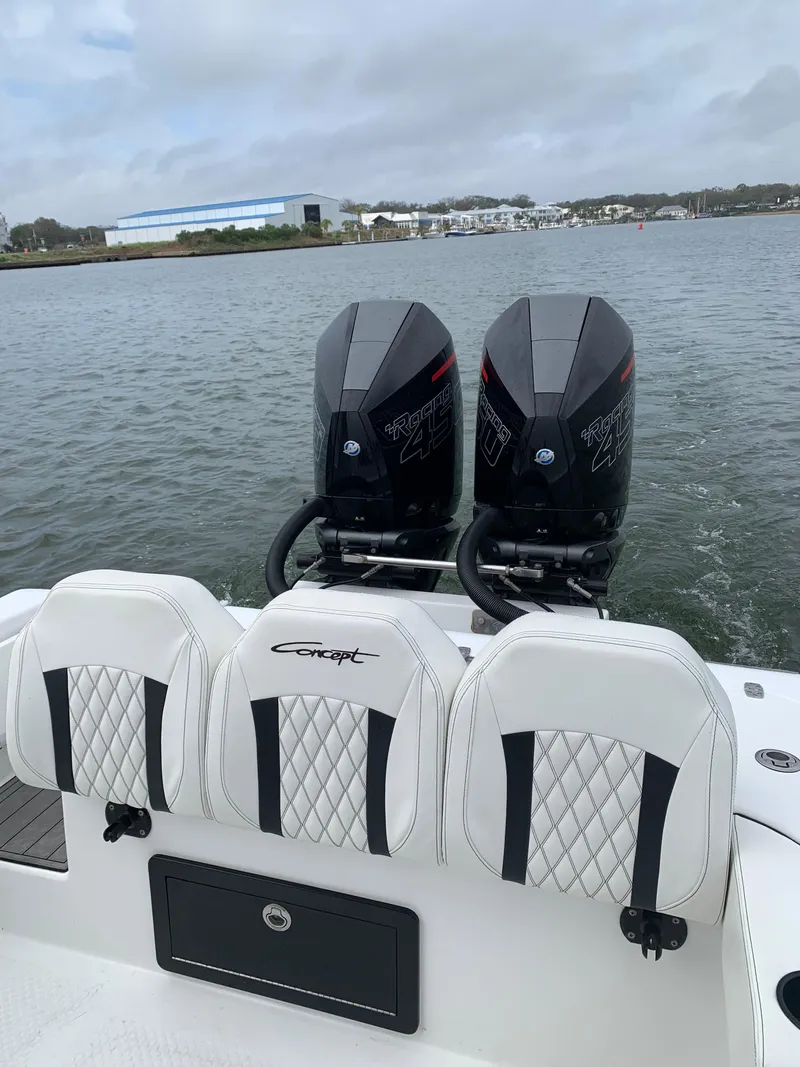 Slide: The Image of Concept Boats 32' CC 2022 - 10