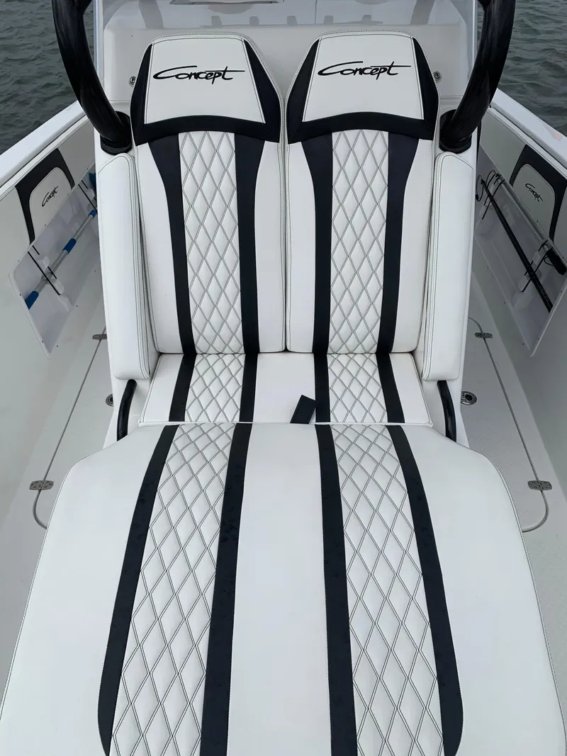 Slide: The Image of Concept Boats 32' CC 2022 - 9