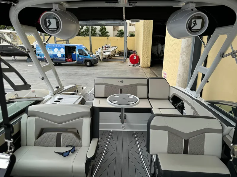 Slide: The Image of 2022 Monterey 278 Super Sport boat interior with stylish seating and modern design. - 17