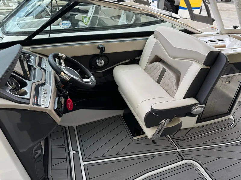 Slide: The Image of 2022 Monterey 278 Super Sport boat interior with modern helm and luxurious seating. - 19