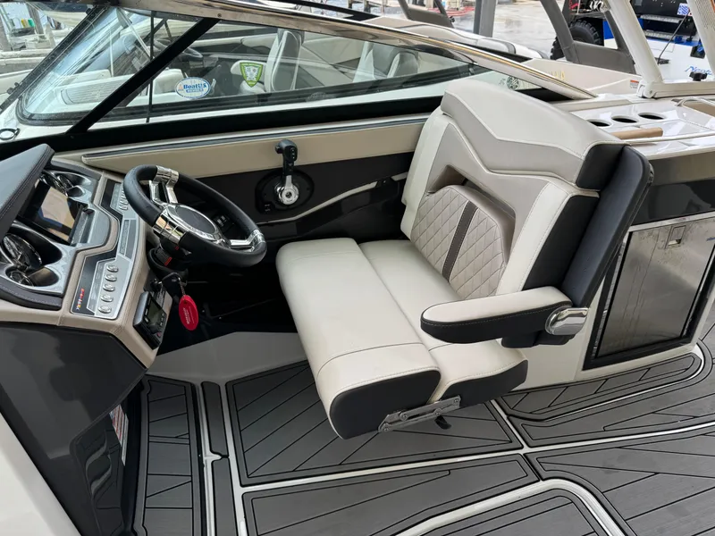 Slide: The Image of 2022 Monterey 278 Super Sport boat interior with modern helm and luxurious seating. - 21