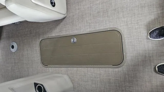 Slide: The Image of Sun Tracker Fishin' Barge 22 XP3 2025 - 12