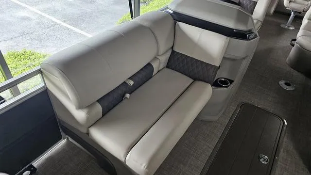 Slide: The Image of Sun Tracker Fishin' Barge 22 XP3 2025 - 13