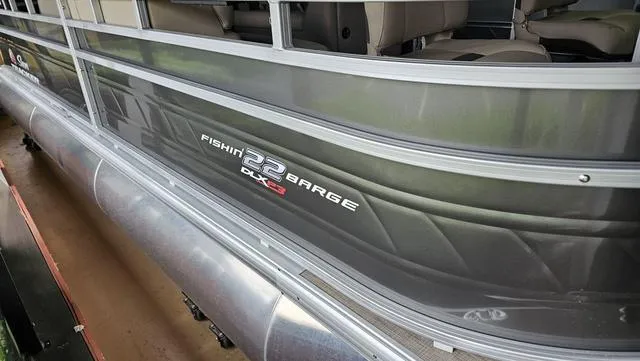 Slide: The Image of Sun Tracker Fishin' Barge 22 XP3 2025 - 16