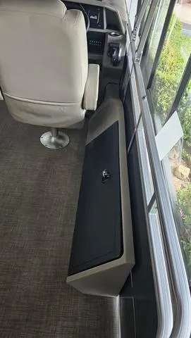 Slide: The Image of Sun Tracker Fishin' Barge 22 XP3 2025 - 3