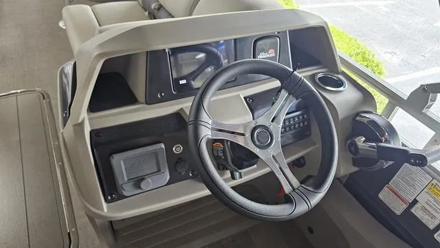 Slide: The Image of Sun Tracker Fishin' Barge 22 XP3 2025 - 8