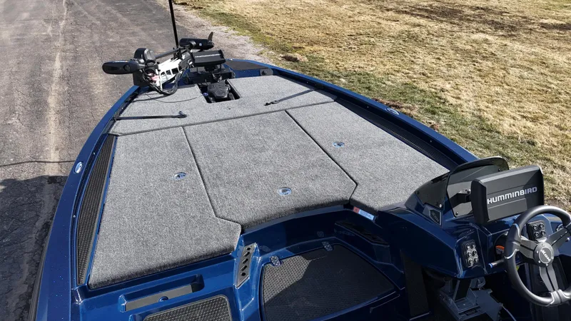 Slide: The Image of 2025 iKon VLX21 boat with advanced navigation system and spacious deck. - 15