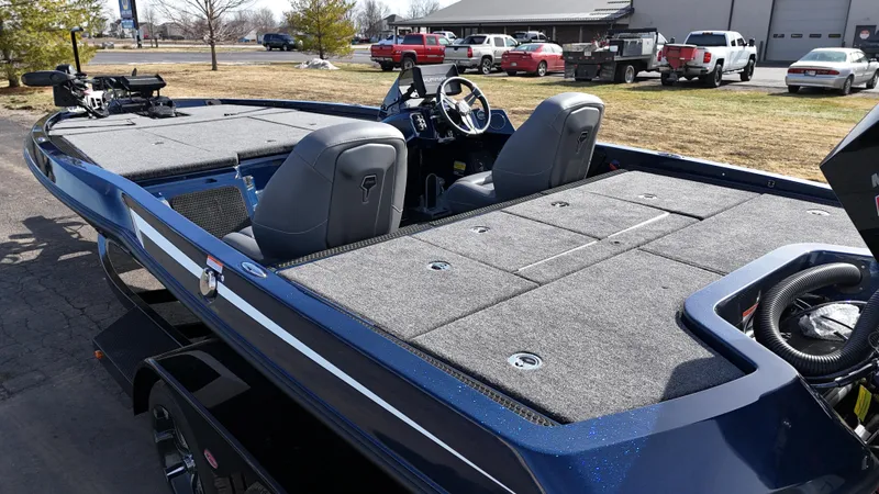 Slide: The Image of 2025 iKon VLX21 boat with dual seats, spacious deck, and modern design. - 9