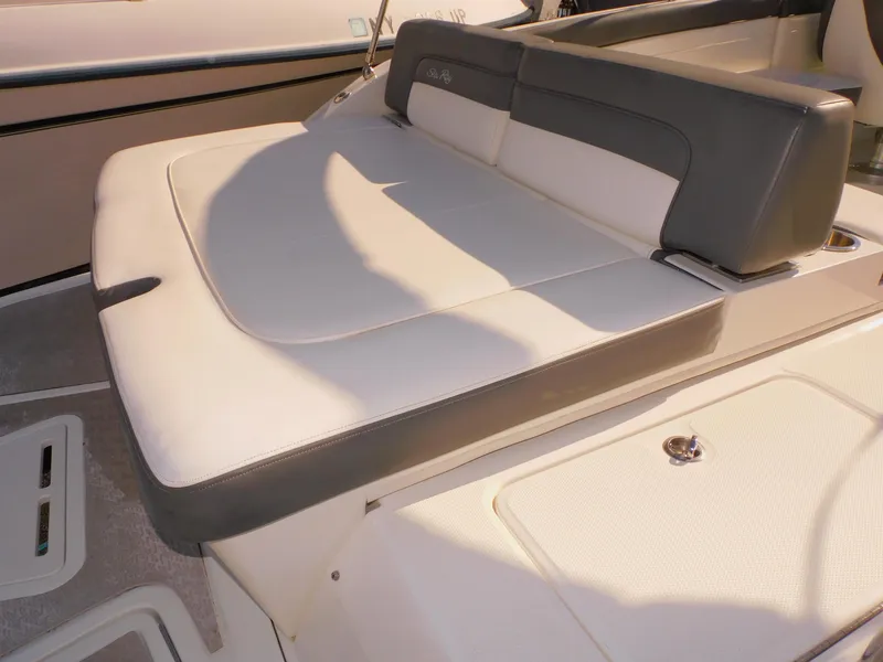 Slide: The Image of Sea Ray 280 Sundeck 2011 - 17