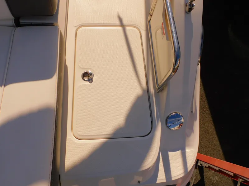 Slide: The Image of Sea Ray 280 Sundeck 2011 - 18