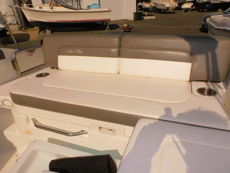 Slide: The Image of Sea Ray 280 Sundeck 2011 - 22