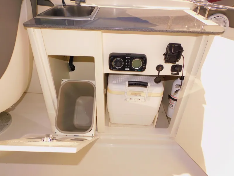 Slide: The Image of Sea Ray 280 Sundeck 2011 - 24