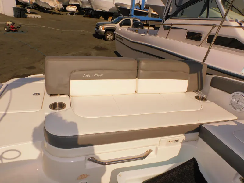 Slide: The Image of Sea Ray 280 Sundeck 2011 - 31