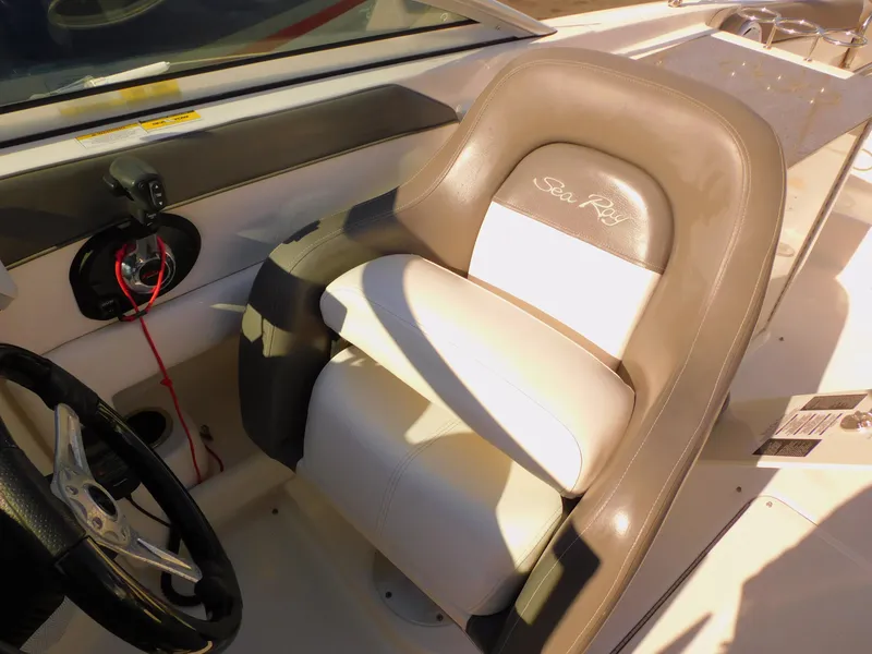 Slide: The Image of Sea Ray 280 Sundeck 2011 - 33