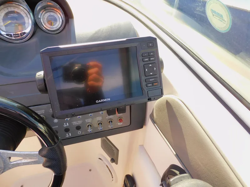 Slide: The Image of Sea Ray 280 Sundeck 2011 - 37