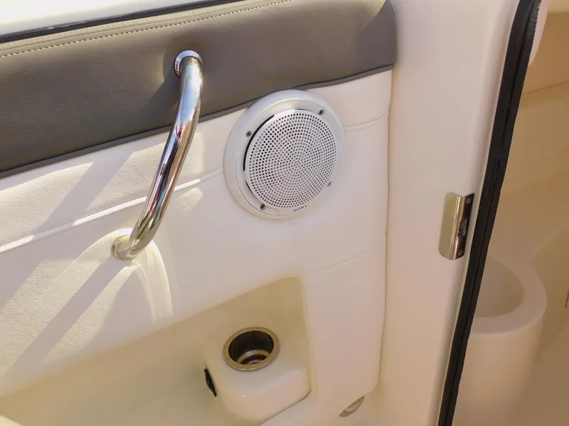 Slide: The Image of Sea Ray 280 Sundeck 2011 - 45