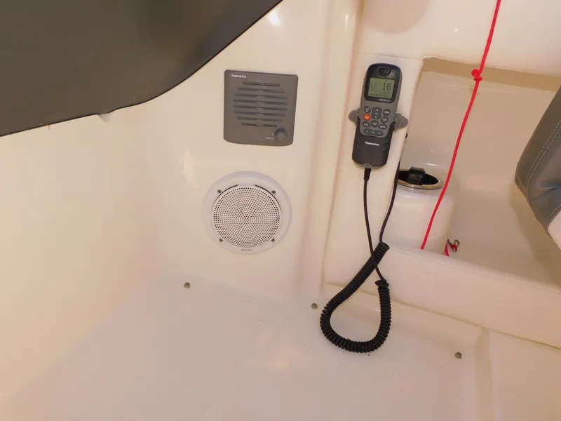 Slide: The Image of Sea Ray 280 Sundeck 2011 - 46