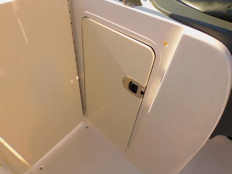 Slide: The Image of Sea Ray 280 Sundeck 2011 - 47