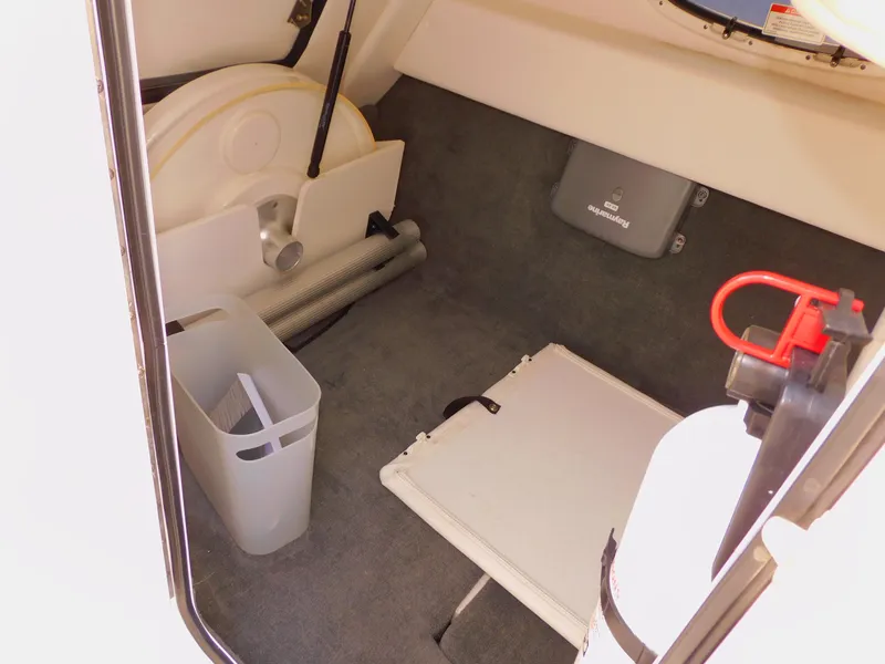 Slide: The Image of Sea Ray 280 Sundeck 2011 - 48