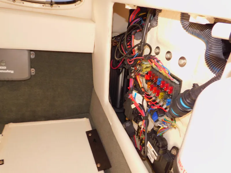 Slide: The Image of Sea Ray 280 Sundeck 2011 - 51